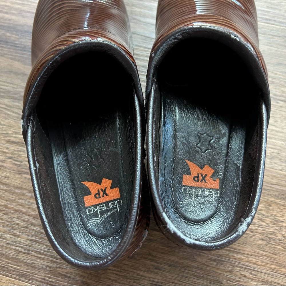 DANSKO XP Brown Patent Leather Nurse Clogs Slip Resistant Work Shoes Sz 39 / 8.5 - Picture 6 of 12